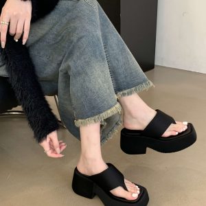 2024 New Thick Sole Platform British Square Toe Slippers for Women Summer Outdoor