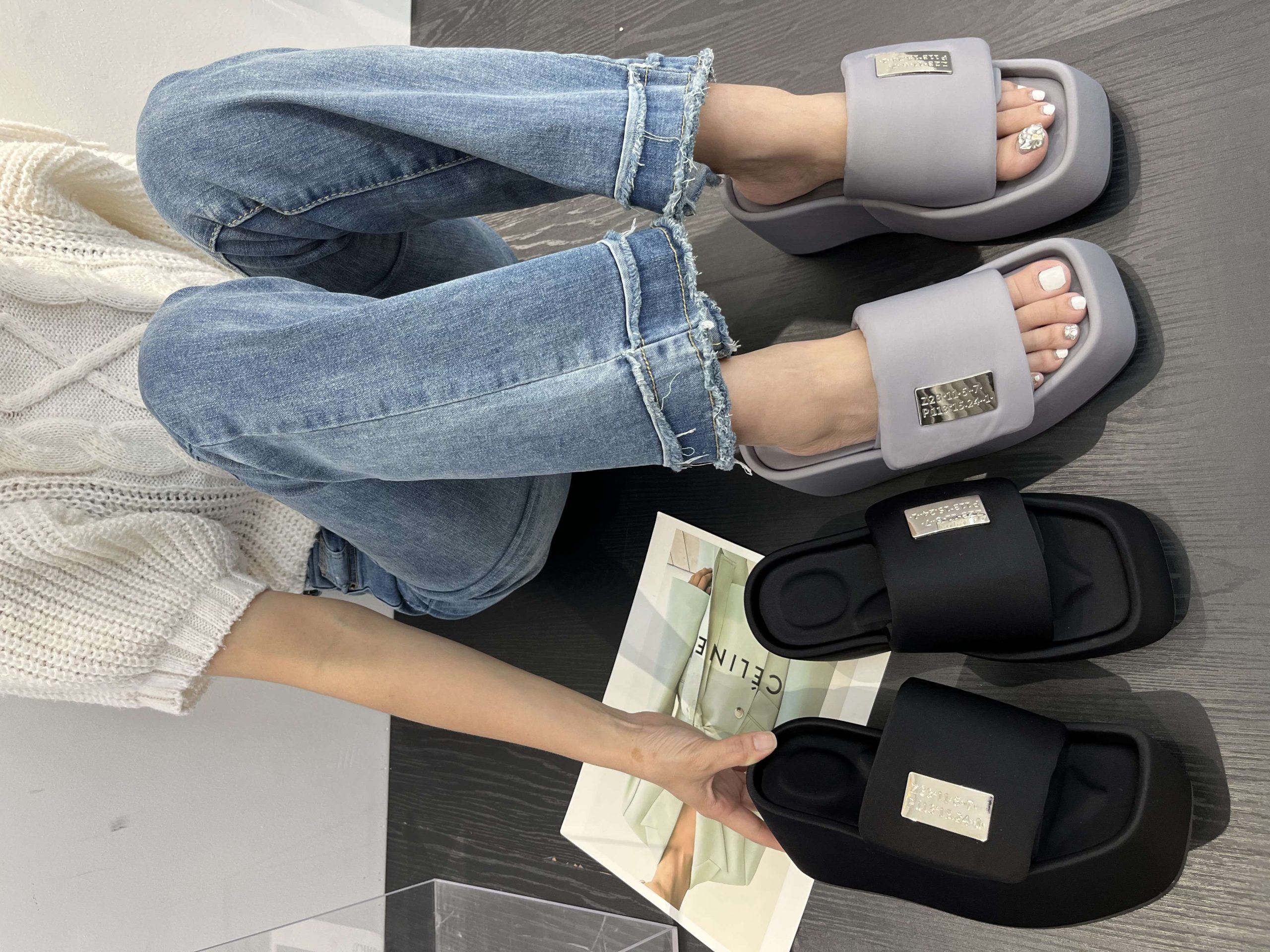 2024 Summer New European Style Chunky Platform Metal Fashion Casual Magic Tape Outdoor Beach Slippers - Image 2