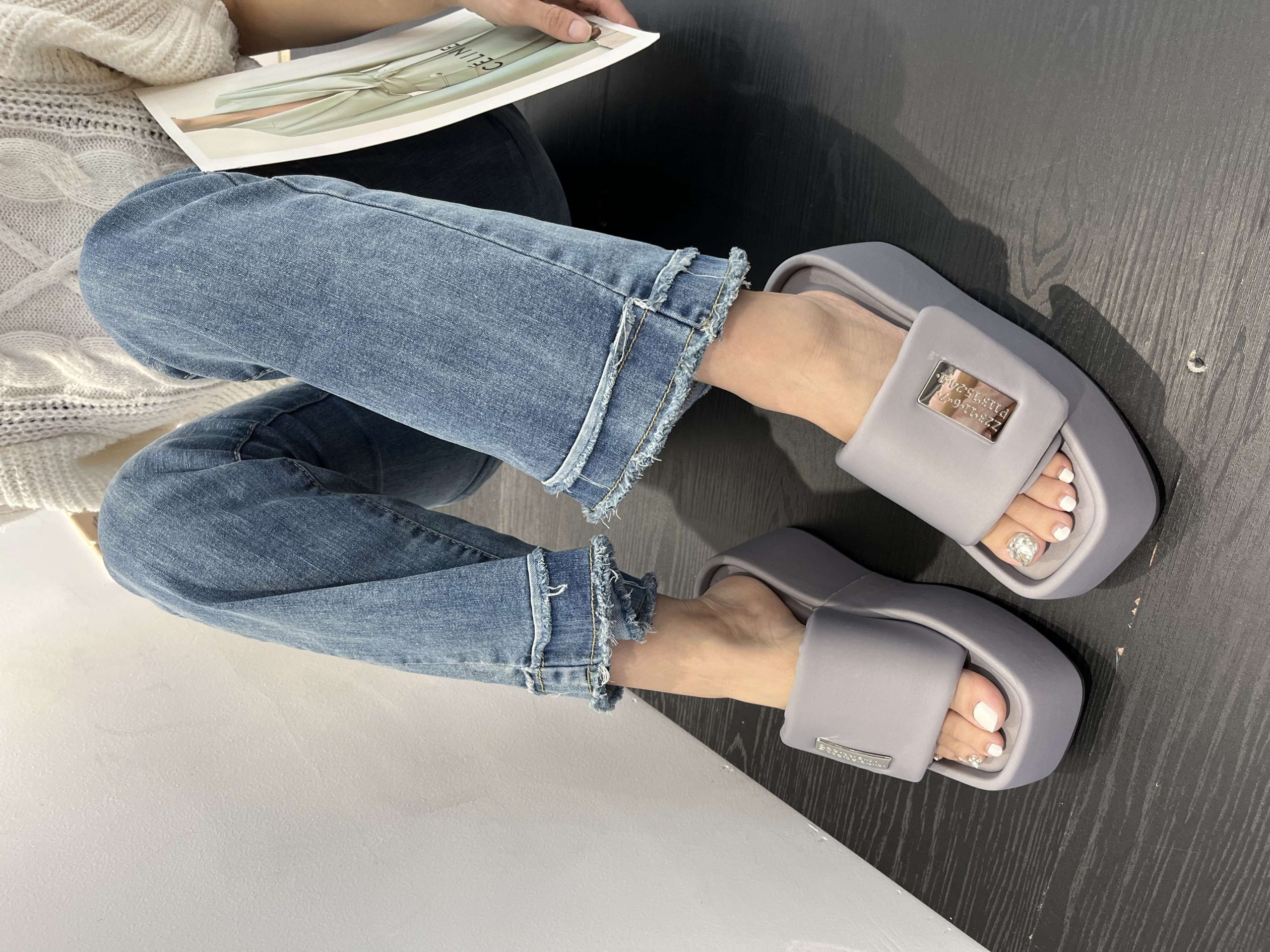 2024 Summer New European Style Chunky Platform Metal Fashion Casual Magic Tape Outdoor Beach Slippers - Image 4