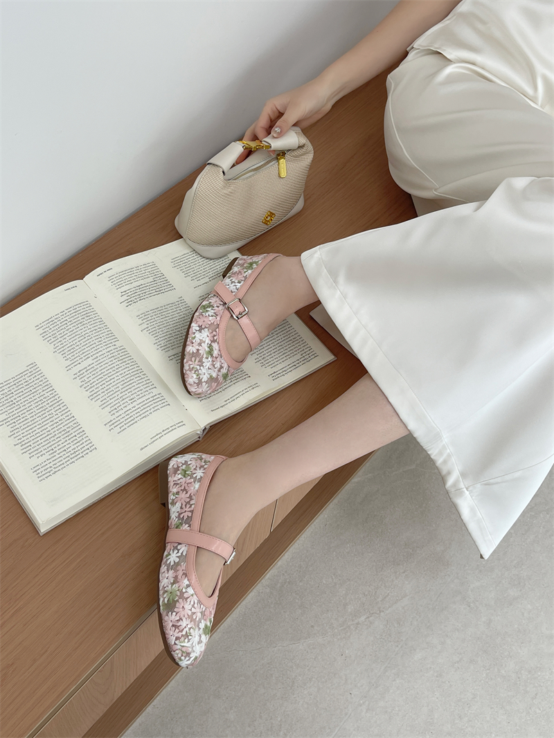 2026 New Spring Summer Flat Embroidered Women's Shoes - Image 2